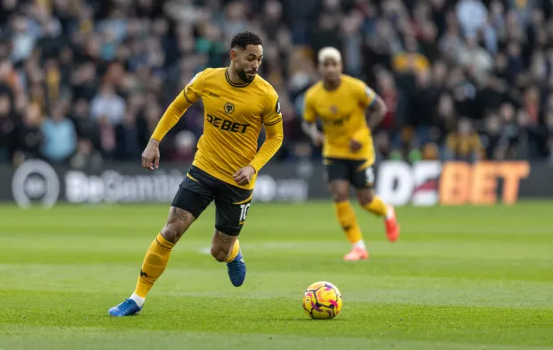 狼队前锋个人社媒点赞引球迷猜测:他将在冬窗转会曼联