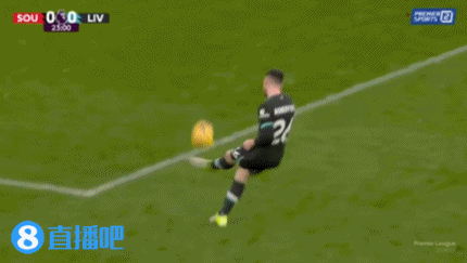 基恩:拉拉纳亮鞋钉应该被罚下,没红牌或许因为他平时踢球干净