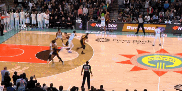 亨特扣翻+怒瞪文班却双方吃T😓NBA官方:取消文班的技犯😳