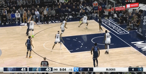 😂莫兰特内线背打戈贝尔！假动作没骗动 自己运球出界了……