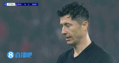 莱万本场4射2正进2球+1造良机 14对抗4成功 获评8.1分