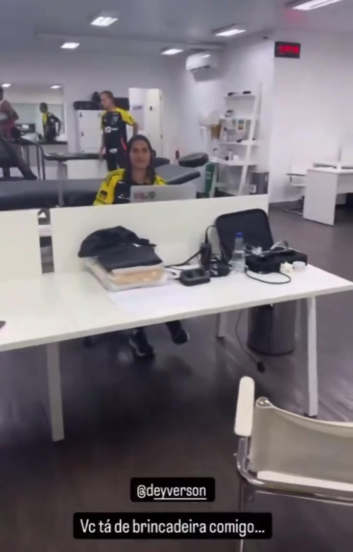 胡尔克嘲笑队友：我38岁天天喝酒体脂9.9% 他33岁只喝水14.2%😂