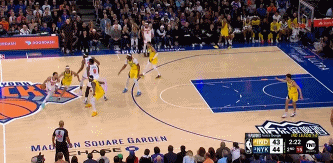 真就喝水一样！布伦森对抗防守 转身跳投又双叒叕进了🤩